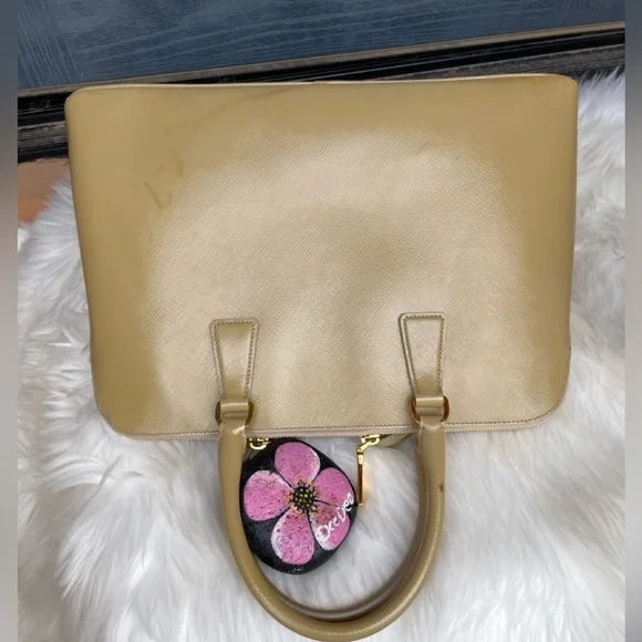 Auth PRADA Beige Saffiano Patent Leather Large Promenade Satchel - Picture 15 of 17